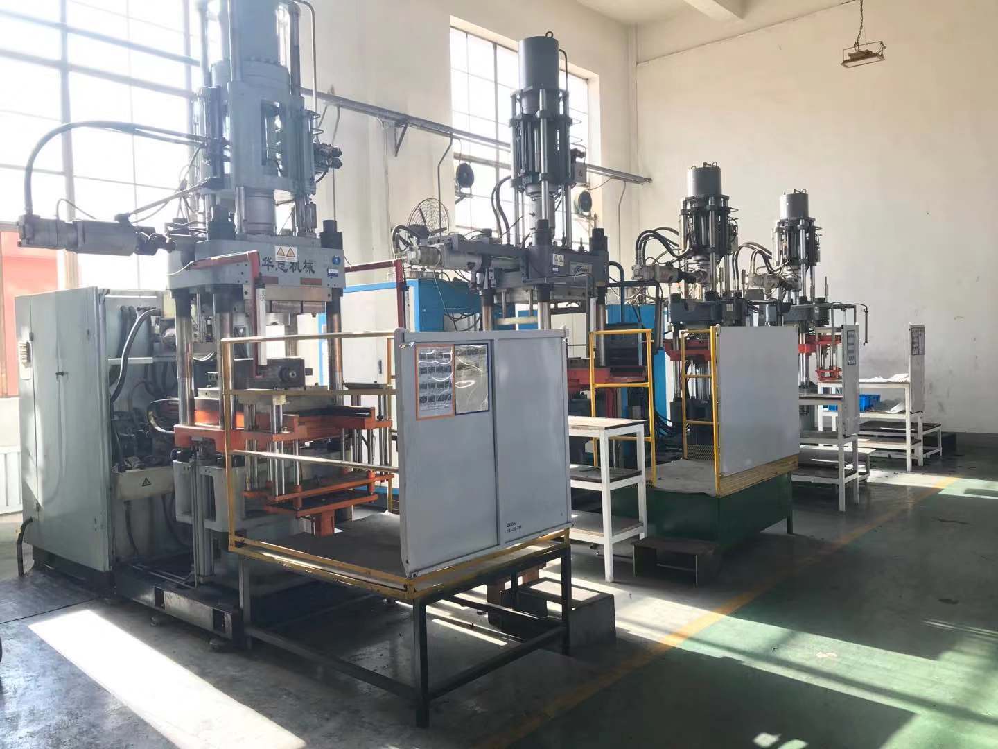 150T-300T注射机组 